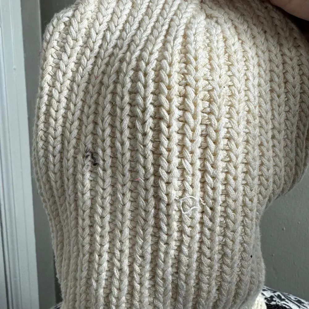 Disney 100 cream knit beanie Minnie Mouse. Casual cozy warm